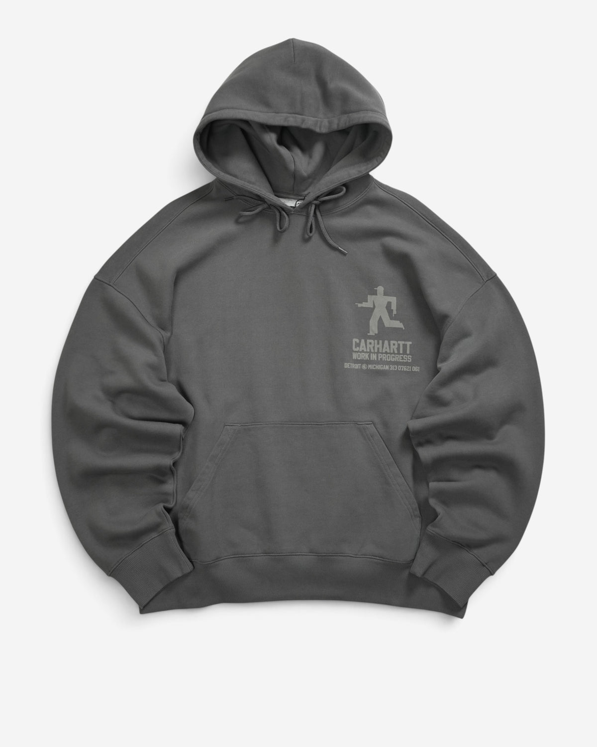 Чоловіче сіре худі Carhartt WIP Hooded Distance колір Graphite з капюшоном на шнурках та білим бігучим принтом на грудях.