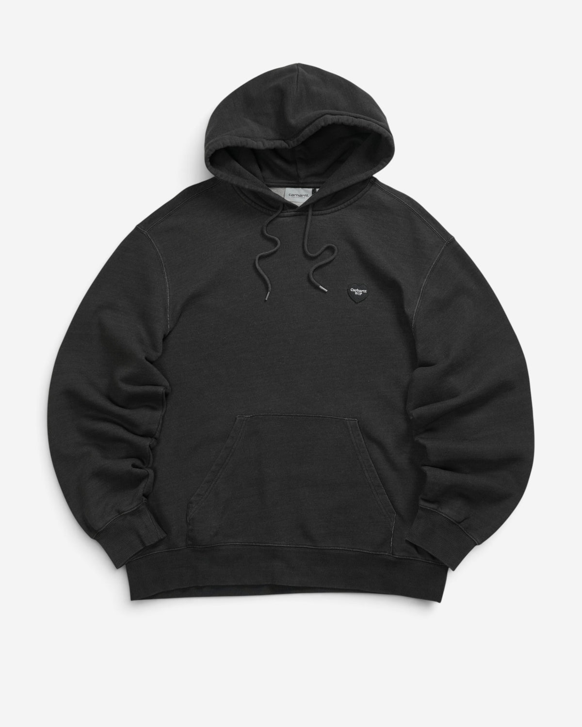 Чоловіче чорне худі Carhartt WIP Hooded Ingo з ефектом виварювання тканини, капюшоном та чорною нашивкою-серцем на грудях.