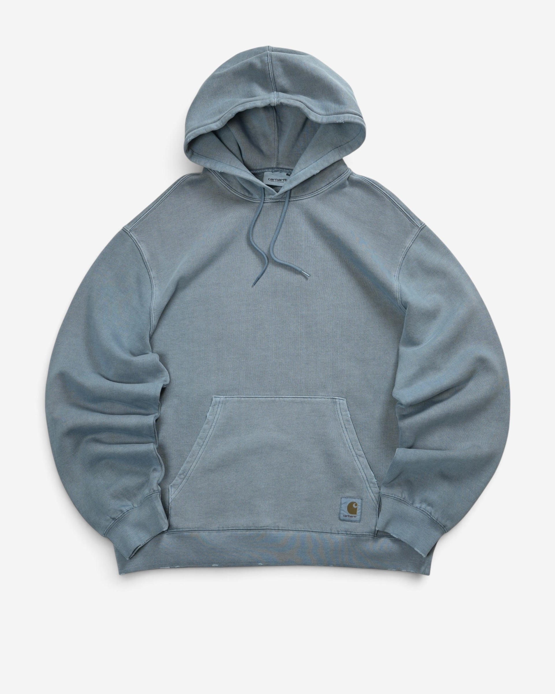 Блакитно-сіре чоловіче худі Carhartt WIP із вимитим ефектом на швах, капюшоном на шнурках та квадратною нашивкою з логотипом на кишені.