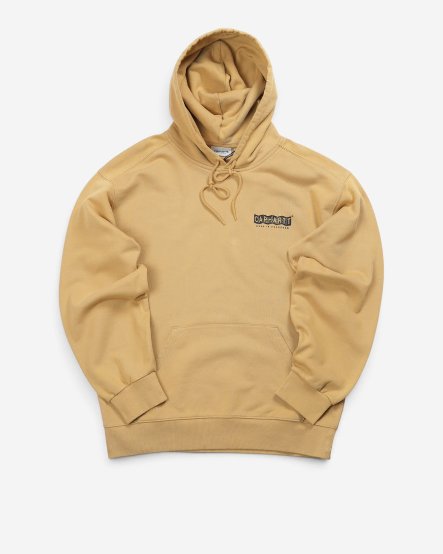 Гірчично-бежеве худі Carhartt WIP Hooded Stamp Sweat з капюшоном на затяжках, кишенею-кенгуру та контрастним чорним графічним принтом на грудях