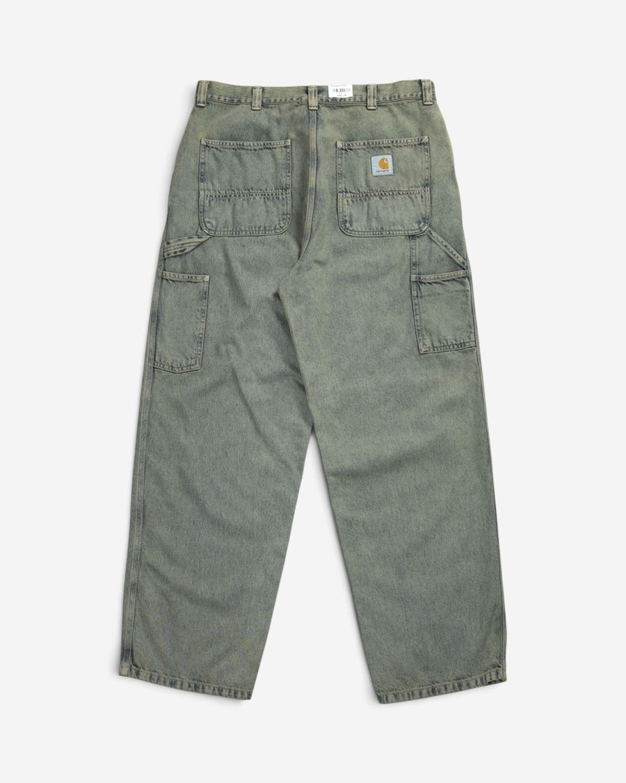 Зелено-сірі робочі штани Carhartt WIP OG Single Knee Pant, вигляд ззаду, з утилітарними кишенями, потрійними швами та фірмовою нашивкою.