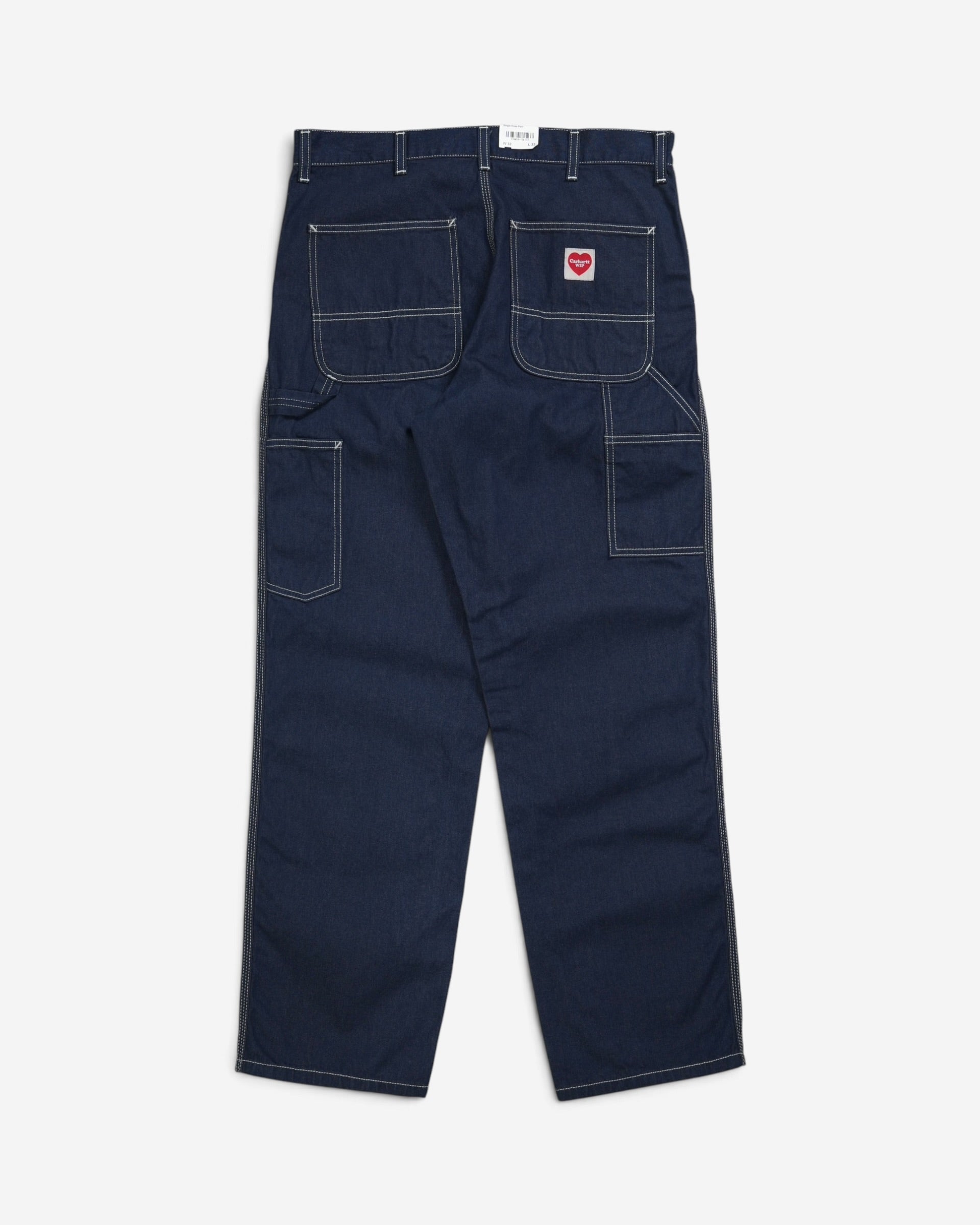 Темно-сині джинси Carhartt WIP Single Knee Pant, вигляд ззаду, з великими кишенями, контрастною білою строчкою, петлею для інструментів та нашивкою у формі червоного серця.