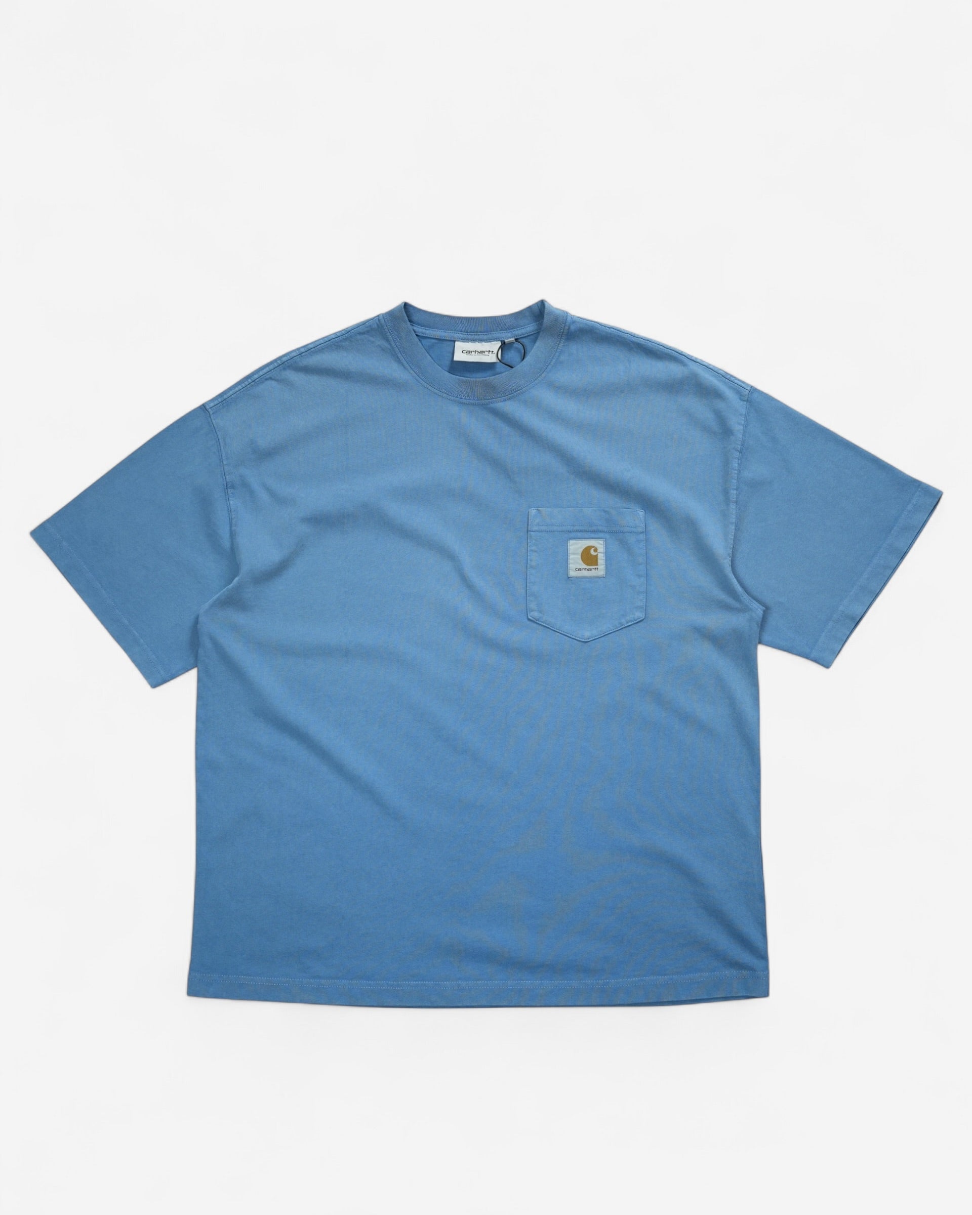 Блакитна бавовняна футболка вільного крою Carhartt WIP Hudson з ефектом вицвілого забарвлення, нагрудною накладною кишенею та класичним квадратним патчем бренду.