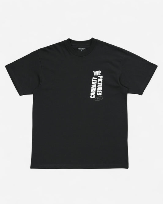 Чорна бавовняна футболка вільного крою Carhartt WIP із білим вертикальним текстовим принтом WIP Pictures на лівій стороні грудей.