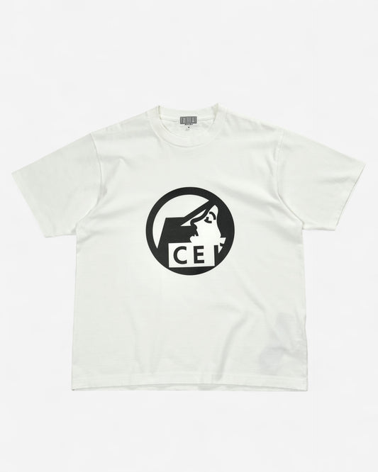 Біла бавовняна футболка вільного крою Cav Empt з великим круглим чорно-білим графічним принтом логотипа CE по центру грудей.
