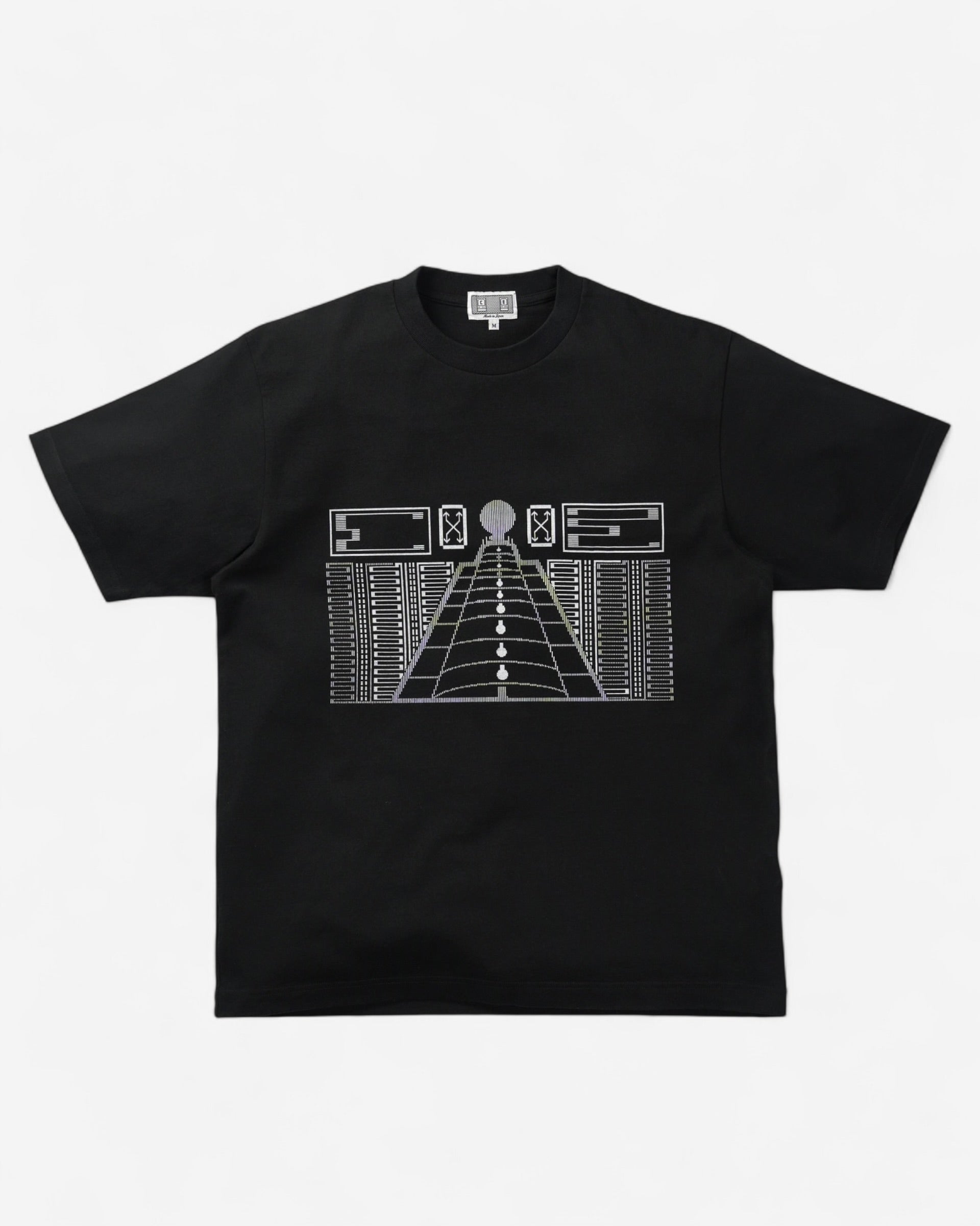 Чорна бавовняна футболка Cav Empt Peculiarity з великим біло-сірим геометричним принтом у стилі ретро-футуризму на грудях.