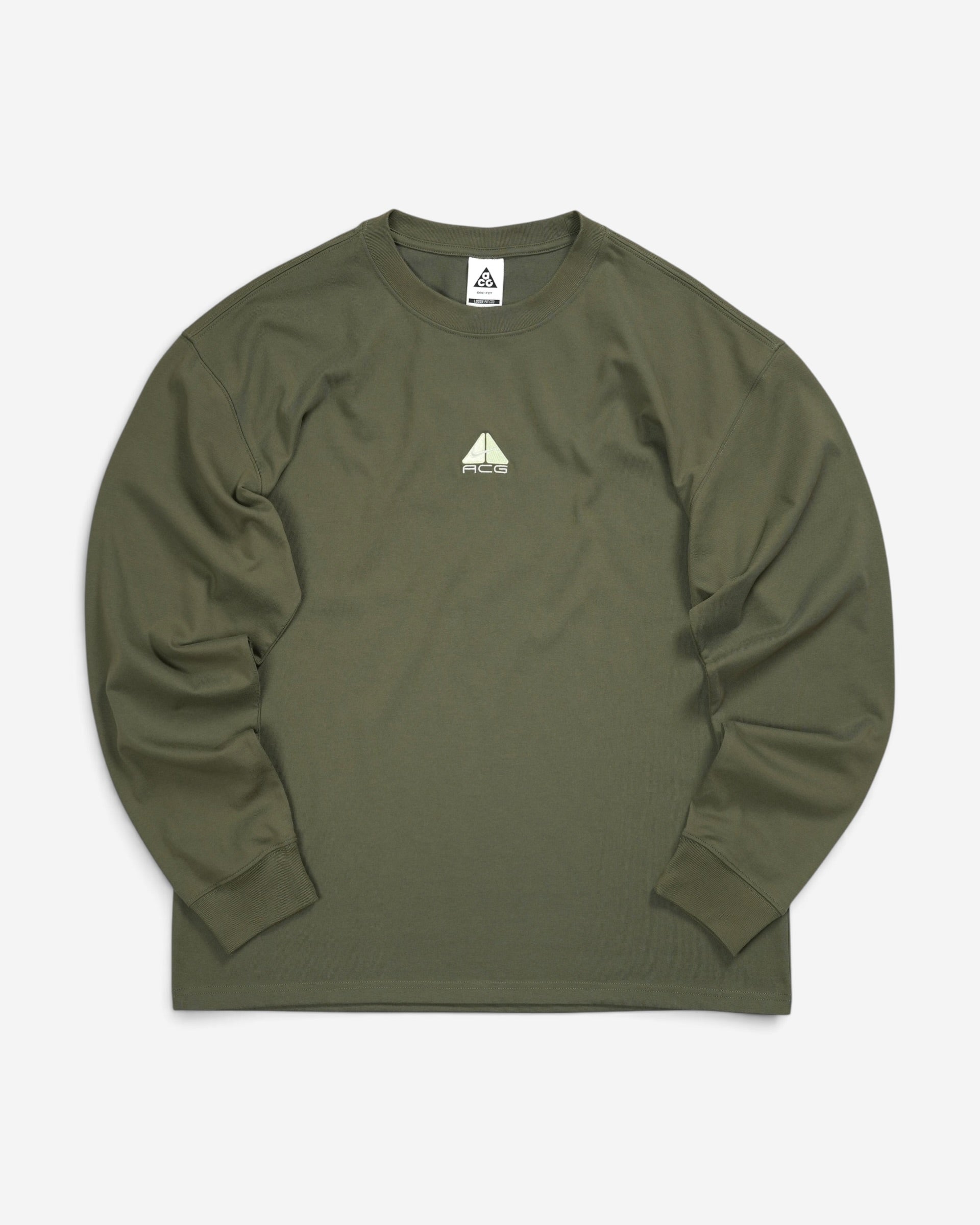 Оливковий лонгслів Nike ACG Lungs Long-Sleeve T-Shirt з круглим вирізом та невеликим світлим вишитим логотипом по центру грудей.