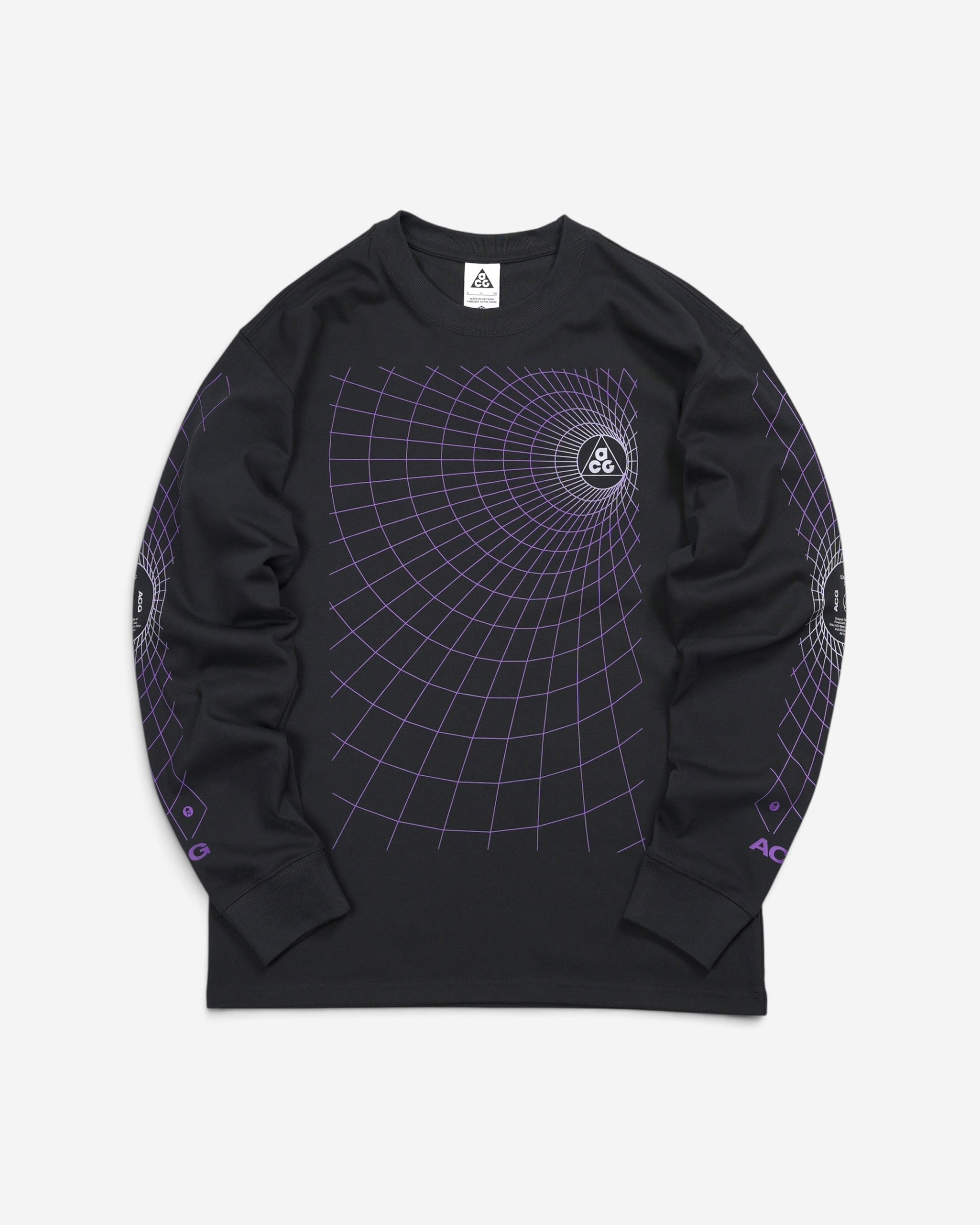 Чорний лонгслів Nike ACG Manhole Long-Sleeve T-Shirt з фіолетовим принтом тривимірної сітки на грудях та рукавах і круглим вирізом горловини.