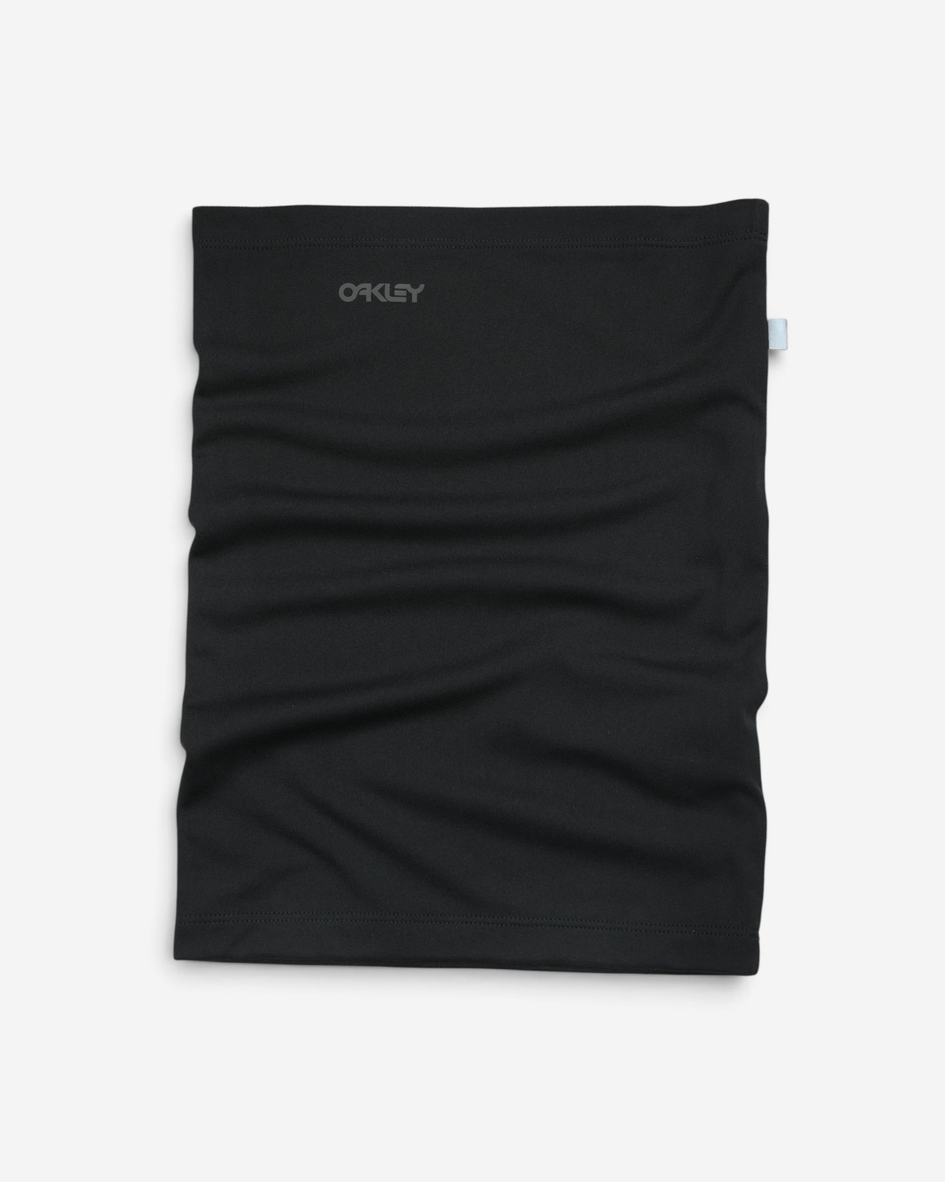 Чорний спортивний гейтер Oakley прямого крою з невеликим сірим фірмовим логотипом на передній панелі.