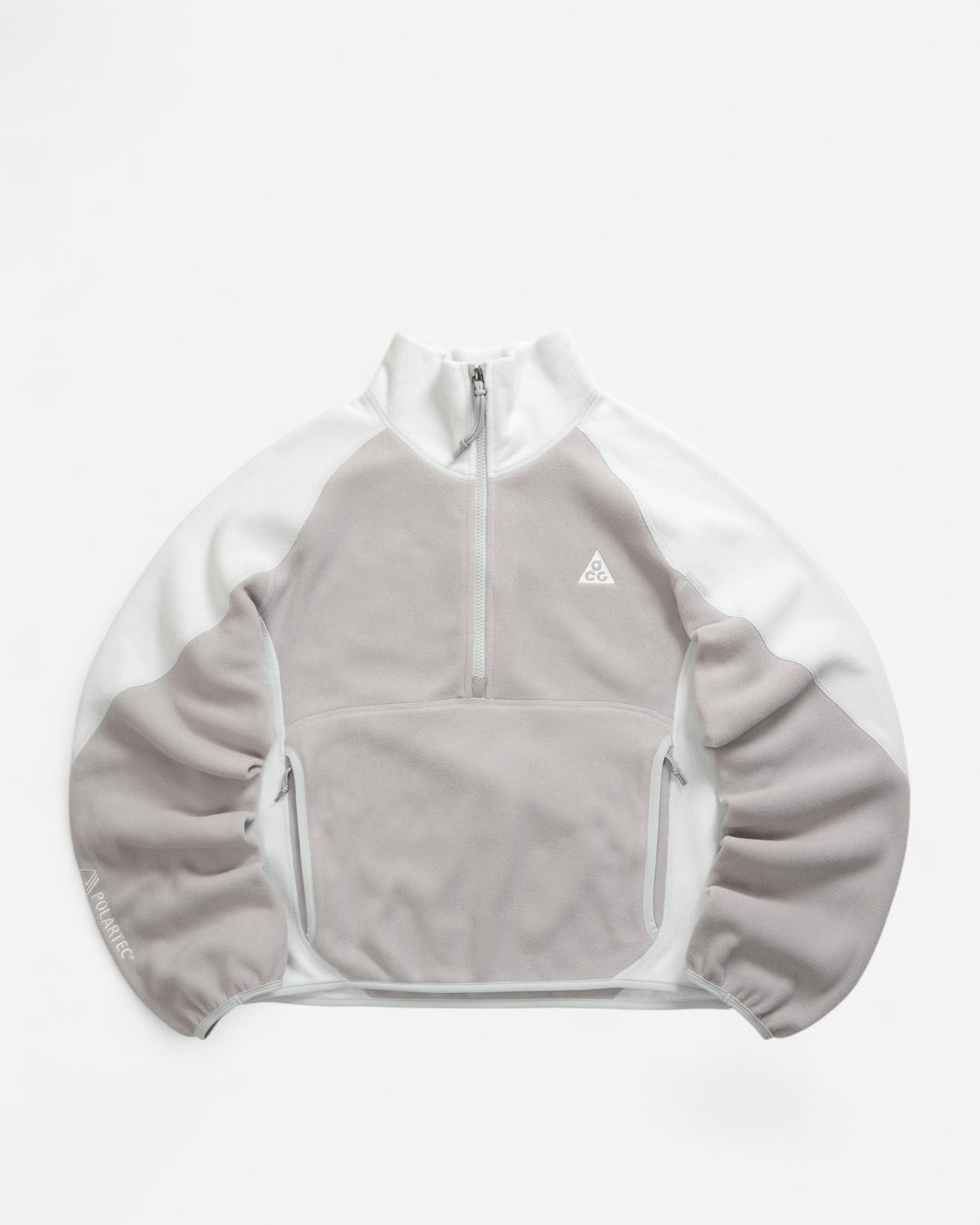 Жіноча флісова кофта анорак Nike ACG Wolf Tree Half-Zip біло-бежевого кольору з трикутним логотипом бренду на грудях.